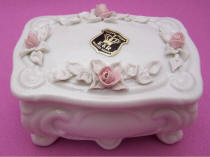 #4422 Trinket Box with Roses
