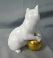 5385 Cat and Gold Ball-back