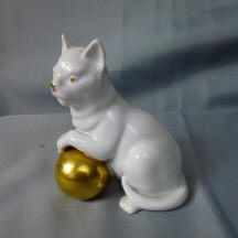 5385 Cat and Gold Ball