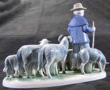 7023 sheepherder with dog and sheep back view