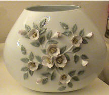 8349/2 onion shape vase with raised flowers