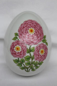 eggs-pink-chyrsanthemum-Lindt-Sprüngli-box