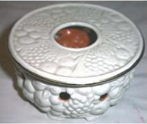 Gerold Porzellan Fruited  Pot Warmer